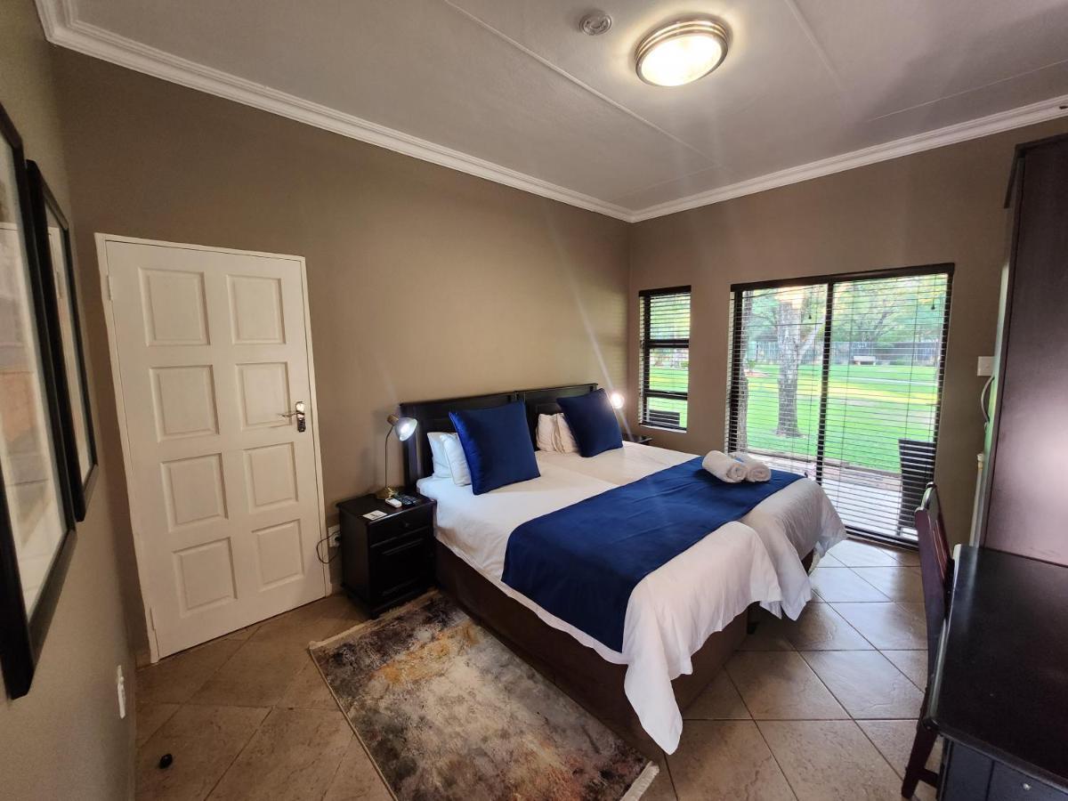 Rip Van Winkel Guest House Lephalale Ngoại thất bức ảnh